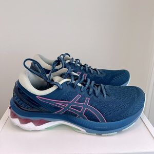 ASICS GEL Kayano 27, size 9
